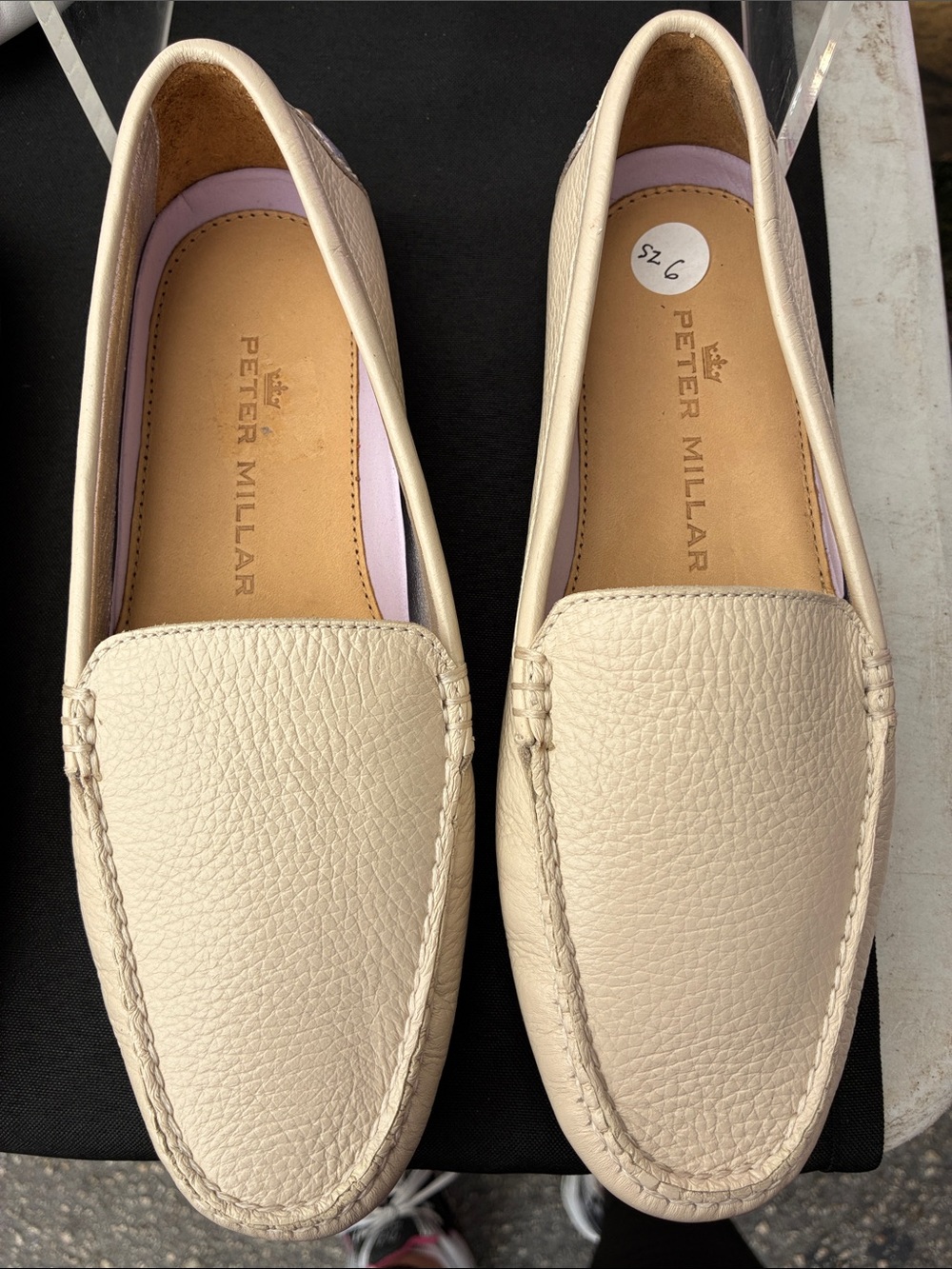 Peter Millar cream pebbled leather driver moccasins. Sz 6